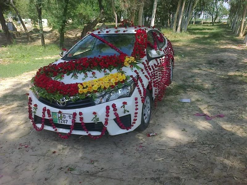 Wedding Car #4 — Red White Roses Car Decoration — PhoolNagar.com