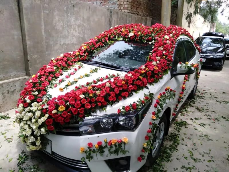 Wedding Car #7 — Red Roses White Car Side View — PhoolNagar.com