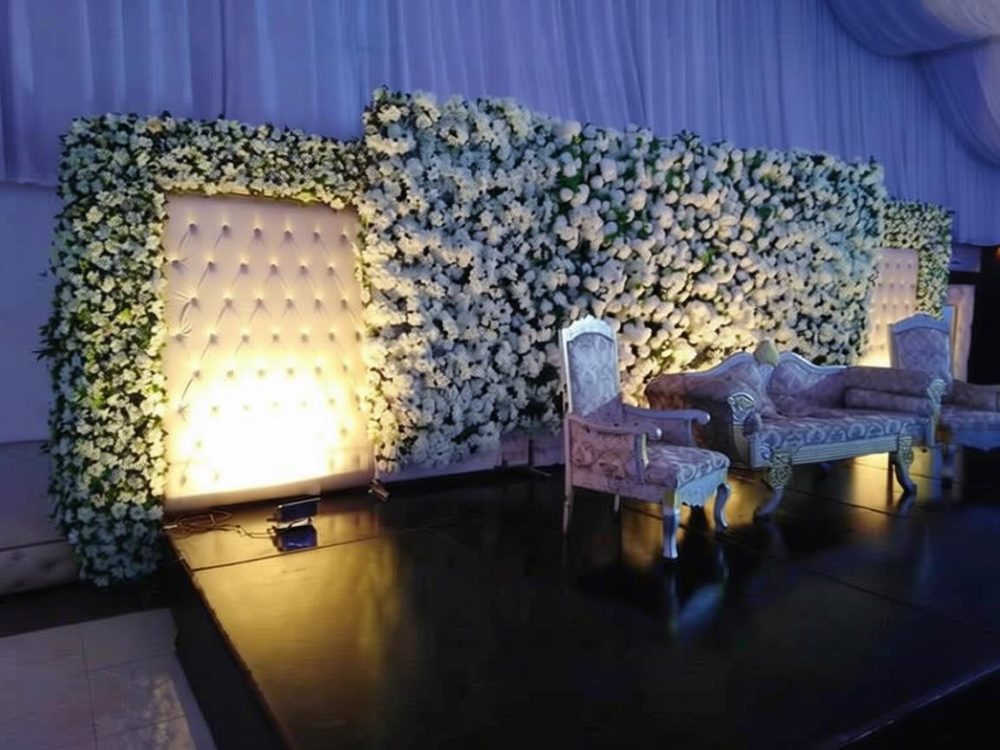 Flower Wall #45 — White Flower Wall with Lighting — PhoolNagar.com